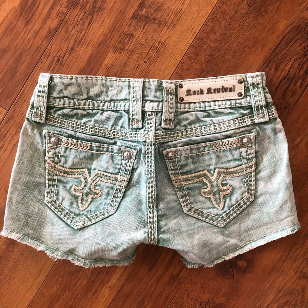 SOLD on MERC*  25 Mint Rock Revival Shorts